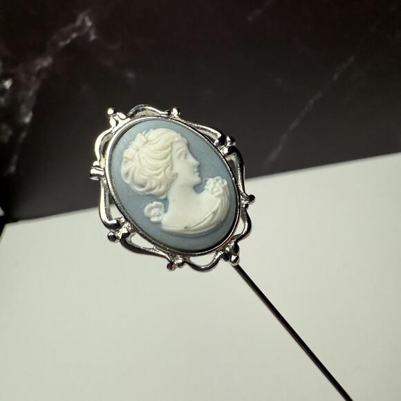 Signed Trifari Blue Cameo Face Of Lady Silver Tone Lapel Stick Pin - Picture 11 of 11